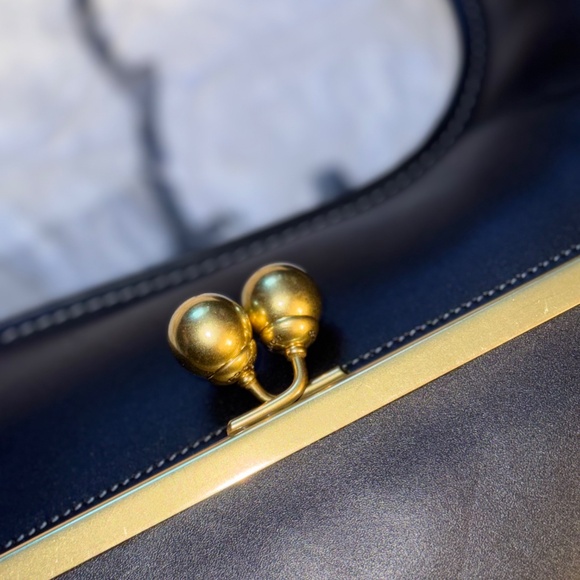 Coach Dino Kisslock - Picture 6 of 9